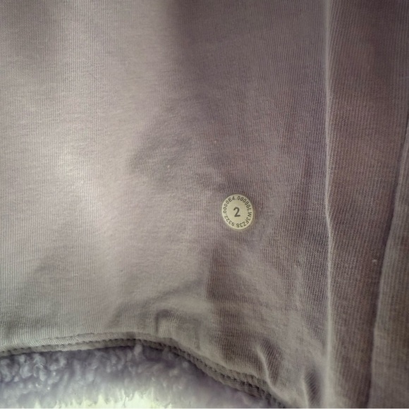 Lululemon Women's Textured Fleece Embroidered Logo T-Shirt Faint Lavender 2 - Picture 4 of 5